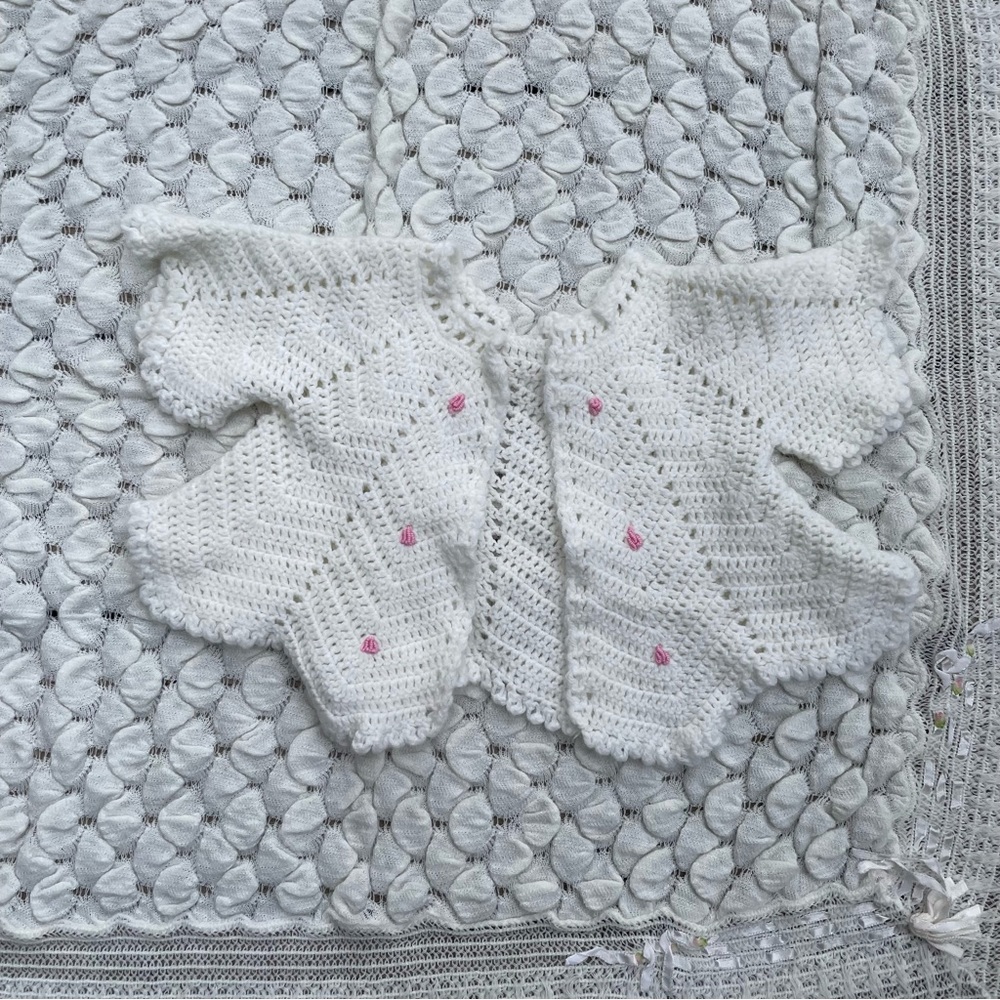 Stunning vintage crochet sweater for a baby girl, size 6-12 months